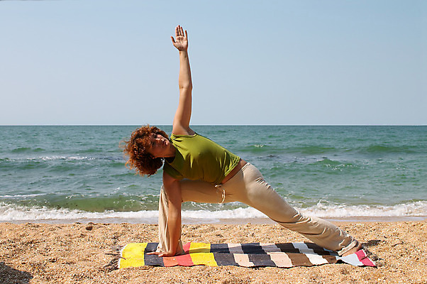 포토 JPG 해외이미지 스포츠 바다 포즈 요가 건강 한명 취미 운동 연습 평형 아사나자세 해외202004 해외포토 1 웰빙 사람 수영 요가자세 파일형식 이미지허브