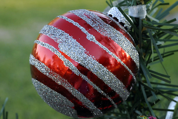 포토 JPG 해외이미지 디자인 계절 리본 백그라운드 크리스마스 겨울 공 추상 휴가 새해 기념 선물 사람없음 장식 빨간색 초록색 반짝임 산타클로스 반사 중국 페인트 기쁨 장식볼 가을 축하 인사 눈송이 그리기 은색 12월 질감 인공 해외202004 해외포토 기념일 감정 아시아 컬러 컨셉 무늬 모션 눈_날씨 예절 날짜 파일형식 이미지허브