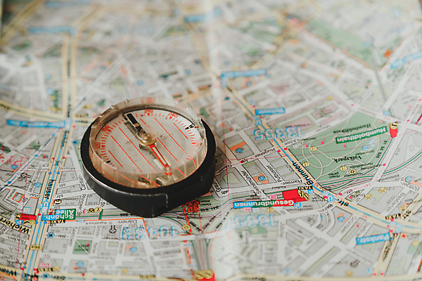 포토 JPG 해외이미지 디자인 종이 지구 섬 여행 백그라운드 지도 추상 휴가 항해 미술 사람없음 세계 글로벌 우주 하이킹 장비 탐험 수확 골동품 공구 원형 역사 나침반 방향 심볼 오브젝트 사인 복고 위치 지형 북쪽 동쪽 남쪽 발견 경도 그런지 방법 위도 지리 해외202004 해외포토 도형 무늬 농업 배_교통 레저 문화예술 도구 파일형식 이미지허브