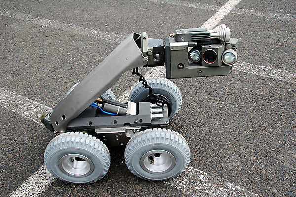 포토 JPG 해외이미지 산업 비즈니스 공장 사람없음 파란색 빛 컴퓨터 금속 기계 업무 제조 은색 작음 통제 로봇 시작 전자 롤 그만 방법 자동 제어 해외202004 해외포토 컬러 공업 재질 전자제품 작업 크기 파일형식 이미지허브