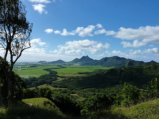 포토 JPG 해외이미지 섬 여행 백그라운드 밭 자연 하늘 산 안테나 파노라마 풍경 사람없음 초록색 여름 파란색 계곡 맑음 정상 모리셔스 해외202004 해외포토 계절 컬러 농업 통신 날씨 촬영기법 생태계 파일형식 이미지허브