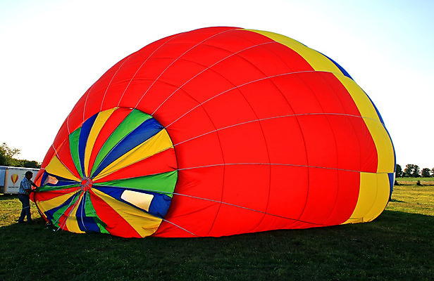 포토 JPG 해외이미지 스포츠 가족 하늘 바람 불꽃 새로움 사람없음 야외 빨간색 초록색 여름 파란색 컬러풀 노란색 바구니 축제 경쟁 흰색 열기구 뜨거움 공항 승차 파일럿 항공 시작 풍선 열광 공평 저지 해외202004 해외포토 자연요소 직업 계절 컬러 컨셉 관계 항공교통 교통시설 모션 불 날씨 파일형식 이미지허브