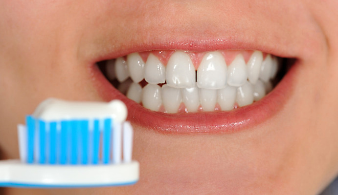 포토 JPG 해외이미지 얼굴 건강 사람없음 흰색 붓 입 치아 피부 입술 해외202004 해외포토 컬러 신체부위 소화기관 파일형식 이미지허브