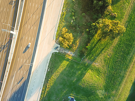 포토 JPG 해외이미지 나무 공원 산업 도로 여행 교통시설 자연 하늘 거리 주택 안테나 풍경 사람없음 야외 건물 초록색 파란색 도시풍경 환경 미국 시골 도시 고속도로 재산 정상 숲 주차 창고 지역 대도시 이웃 남쪽 교외 드론 텍사스 많음 해외202004 해외포토 식물 건축물 공공시설 길 컬러 교통 컨셉 북아메리카 통신 금융 방향 시설 생태계 파일형식 이미지허브