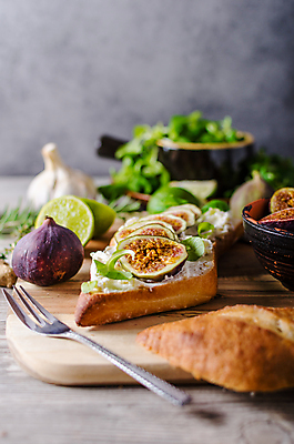 포토 JPG 해외이미지 음식 빵 조각 백그라운드 과일 유리 탁자 치즈 샌드위치 육류 요리 풍경 사람없음 목재 빨간색 파란색 파티 식당 와인 흰색 시골 신선 바게트 정상 허브 메뉴 유기농 잔치 무화과 프랑스어 바이오 뷔페 방식 해외202004 해외포토 나무 식물 문자 웰빙 컬러 가구 식재료 재료 재질 유제품 주류 이벤트 상점 파일형식 이미지허브