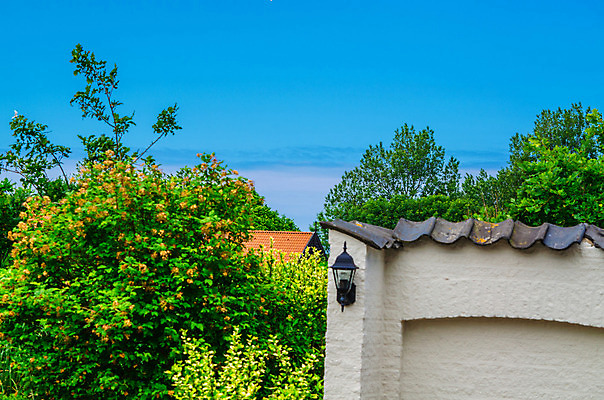 포토 JPG 해외이미지 나무 구름 라이프스타일 행복 벽 바다 여행 비즈니스 자연 휴가 휴식 풍경 사람없음 야외 물 여름 파란색 태양 맑음 일몰 발코니 흰색 고급 지중해 빌라 휴양지 안뜰 수평선 해외202004 해외포토 자연요소 식물 계절 감정 컬러 컨셉 날씨 주택 생활 노을 장소 생태계 파일형식 이미지허브
