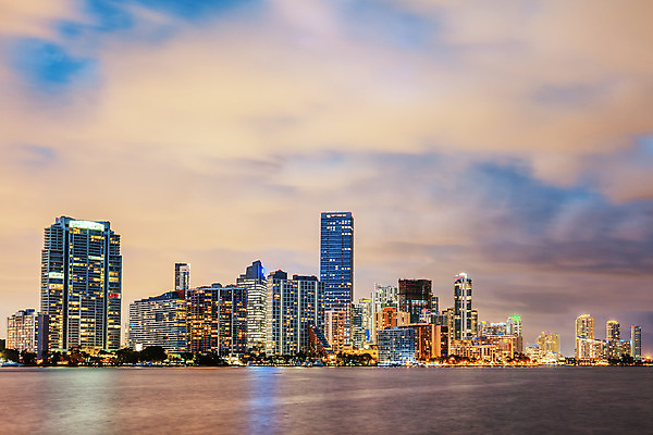 포토 JPG 해외이미지 구름 바다 여행 비즈니스 건축양식 하늘 부동산 전등 파노라마 사람없음 건물 가로 물 관광지 도시풍경 컬러풀 일출 고층빌딩 미국 일몰 도시 만 도심 야간 스카이라인 빛망울 랜드마크 마이애미 이국적 플로리다 해외202004 해외포토 자연요소 건축물 건축 컬러 북아메리카 조명 촬영기법 풍경 빌딩 빛 노을 재산 파일형식 이미지허브
