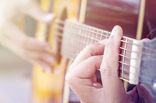 포토 JPG 해외이미지 손 여자 줄 음악 백그라운드 손가락 놀이 사람 사람없음 목재 소리 콘서트 연주자 음악가 수확 흰색 기구 기타 클래식 연습 기타리스트 재즈 뮤지컬 서쪽 플레이어 해외202004 해외포토 나무 직업 컬러 컨셉 농업 재료 현악기 문화예술 신체부위 공연 방향 파일형식 이미지허브