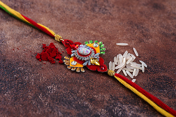 포토 JPG 해외이미지 전통 종교 문화 줄 백그라운드 밥 기념 이벤트 사람없음 장식 축제 축하 인사 악단 화려 의식 실 결합 낟알 컨테이너 인도인 손목 심볼 오브젝트 그림 기회 예배 언니 남동생 손목보호대 힌두교 유대감 해외202004 해외포토 외국인 산업 음악 음식 컨셉 가족 동양인 신체부위 예절 자매 동생 파일형식 이미지허브