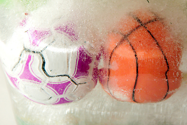 포토 JPG 해외이미지 축구공 사람없음 장난감 얼음 원형 투명 시원함 오브젝트 고체 해외202004 해외포토 자연요소 도형 공 축구용품 파일형식 이미지허브