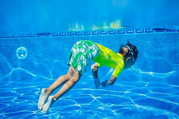 포토 JPG 해외이미지 백인 1 응시 남자 수영복 행복 얼굴 어린이 스포츠 이동 신체 놀이 휴가 고글 오리 건강 한명 미소 사람 소년 물 여름 파란색 수중 수영 거품 기쁨 젖음 흰색 물방울 아기 신선 떨어짐 해외202004 해외포토 자연요소 서양인 시선 옷 계절 감정 컬러 컨셉 조류 표정 신체부위 수상스포츠 파일형식 이미지허브