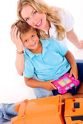 포토 JPG 해외이미지 백인 여자 아들 어린이 40대 가족 놀이 엄마 실내 소년 두명 장난감 흰배경 해외202004 해외포토 서양인 남자 중년 백그라운드 관계 사람 내부 흰색 파일형식 이미지허브