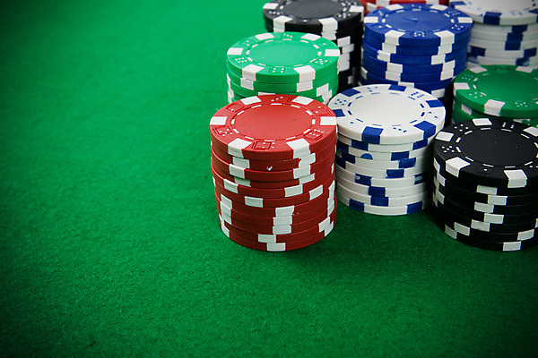 포토 JPG 해외이미지 백그라운드 놀이 탁자 사람없음 빨간색 초록색 쌓기 검은색 게임 흰색 마음 우승 원형 신용카드 도박 위험 삽 카지노 기회 포커 잭 곤봉 해외202004 해외포토 도형 스포츠용품 컬러 가구 컨셉 모션 금융 최고 트럼프 파일형식 이미지허브