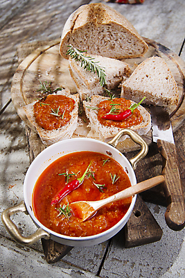 포토 JPG 해외이미지 전통 음식 빵 다이어트 토마토 고추 샌드위치 건강 마늘 사람없음 빨간색 파티 식사 저녁식사 이탈리아 신선 맛 지중해 매움 점심식사 브루스케타 해외202004 해외포토 유럽 바다 컬러 컨셉 채소 이벤트 파일형식 이미지허브