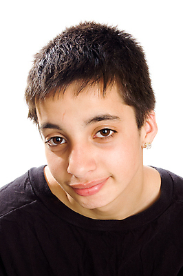 포토 JPG 해외이미지 감정 어린이 한명 미소 동양인 소년 귀걸이 흰색 고립 파키스탄 해외202004 해외포토 1 남자 아시아 컬러 장신구 표정 사람 인종 파일형식 이미지허브