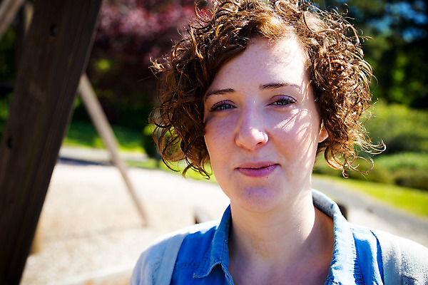 포토 JPG 해외이미지 백인 응시 여자 짧은머리 한명 사람 가로 흰색 해외202004 해외포토 서양인 1 헤어스타일 시선 컬러 파일형식 이미지허브