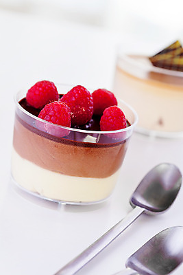 포토 JPG 해외이미지 열매 음식 과일 디저트 요리 사람없음 컬러풀 갈색 노란색 초콜릿 검은색 흰색 닫기 달콤 크림 산딸기 베리 크림치즈 해외202004 해외포토 식물 컬러 모션 치즈 맛 파일형식 이미지허브