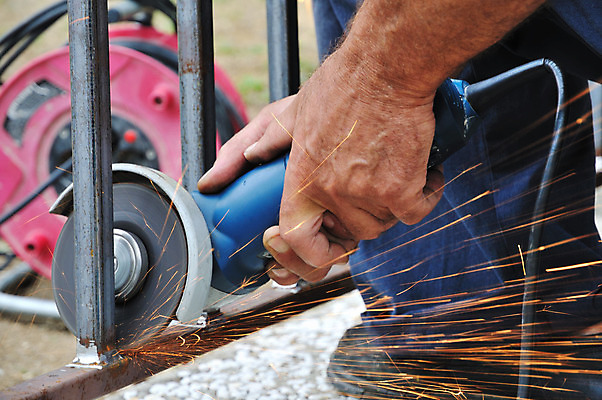 포토 JPG 해외이미지 직업 손 산업 불 노동자 직장 기술 안전 사람 사람없음 금속 힘 기계 장비 과학기술 공구 업무 작업 바퀴 칼날 수리 제조 위험 자르기 철 서비스 만들기 그라인더 국회 고용 조작 철강 해외202004 해외포토 자연요소 컨셉 회사 모션 재질 신체부위 구직 도구 채용 커피용품 파일형식 이미지허브