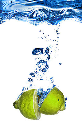 포토 JPG 해외이미지 라이프스타일 음료 음식 파도 조각 백그라운드 다이어트 과일 부분 모션 자연 귤 건강 사람없음 물 파란색 빛 주스 봄 거품 젖음 흐름 껍질 흰색 신선 투명 액체 맛 떨어짐 씻기 상쾌 라임 고립 숙성 잔물결 해외202004 해외포토 자연요소 계절 감정 물결 바다 컬러 컨셉 생활 청결 생태계 파일형식 이미지허브