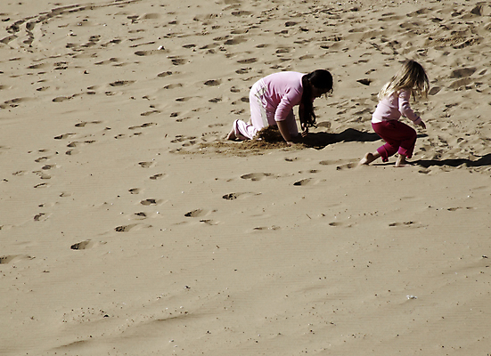 포토 JPG 해외이미지 딸 유럽 물결 어린이 모래 파도 바다 백그라운드 가족 자연 놀이 휴가 풍경 사람없음 여름 모래사장 컬러풀 태양 여행객 평화 맑음 추위 만 뜨거움 서핑 지중해 순수 엽서 장면 땅파기 몰타섬 주입구 해외202004 해외포토 자연요소 계절 나라 컬러 섬 컨셉 관계 날씨 사람 수상스포츠 편지 생태계 몰타 파일형식 이미지허브