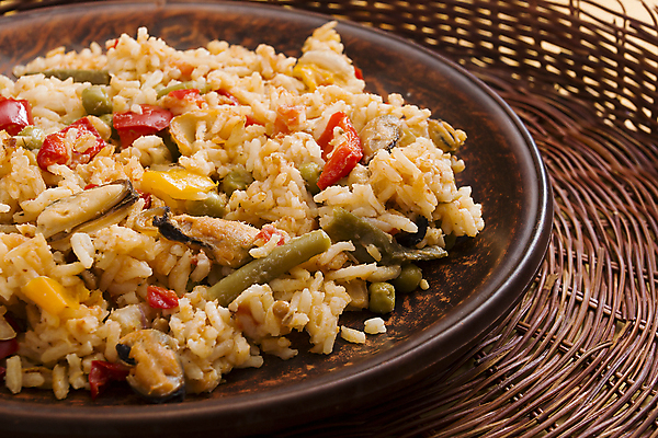 포토 JPG 해외이미지 전통 접시 토마토 밥 새우 요리 사람없음 바구니 해산물 오징어 홍합 사프란 스페인요리 파에야 해외202004 해외포토 식기 음식 채소 어패류 연체동물 서양음식 갑각류 수중동물 스페인 향신료 파일형식 이미지허브