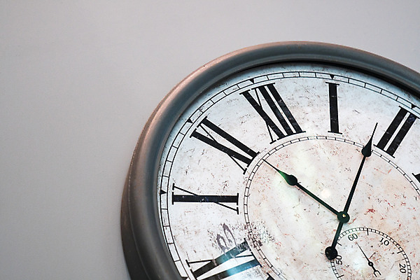 포토 JPG 해외이미지 얼굴 벽 시계 백그라운드 컨셉 아침 추상 사람없음 목재 파란색 햇빛 숫자 우주 검은색 봄 저축 수확 흰색 시간 변화 복고 공포 마감 분 해외202004 해외포토 주간 나무 문자 계절 컬러 무늬 농업 재료 신체부위 금융 태양 파일형식 이미지허브