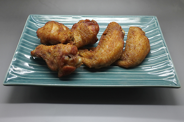 포토 JPG 해외이미지 접시 손 음식 조각 백그라운드 포크 날개 다이어트 손가락 건강 육류 요리 사람없음 갈색 식당 식사 치킨 튀김 신선 뜨거움 맛 그릴 폐기물 굽기 먹기 향신료 속도 매움 칼로리 무침 남쪽 깊이 드럼스틱 빵가루 해외202004 해외포토 식기 컬러 컨셉 식재료 모션 주방용품 신체부위 상점 쓰레기 구이 방향 닭고기요리 향미료 파일형식 이미지허브