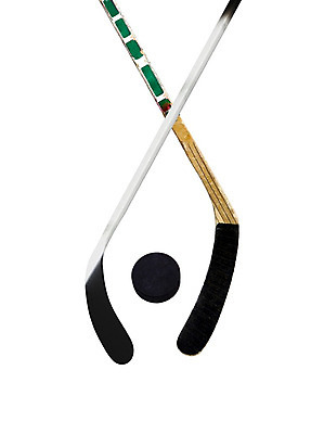 포토 JPG 해외이미지 스포츠 겨울 놀이 새로움 사람없음 얼음 검은색 장비 수확 게임 원형 막대기 칼날 슛 하키 고무 고립 때리기 옛날 타격 퍽 해외202004 해외포토 자연요소 도형 계절 컬러 컨셉 농업 모션 구기 하키용품 파일형식 이미지허브