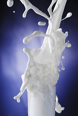 포토 JPG 해외이미지 사람없음 우유 흰색 액체 붓기 액체표현 해외202004 해외포토 컬러 모션 유제품 순간포착 파일형식 이미지허브