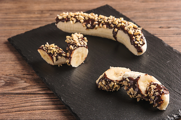 포토 JPG 해외이미지 스튜디오촬영 접시 꽃 음식 조각 다이어트 과일 자연 디저트 바나나 건강 사람없음 목재 초콜릿 추위 견과류 껍질 신선 달콤 아침식사 오브젝트 흰배경 유기농 날것 아몬드 코코아 고립 석판 숙성 채식주의자 해외202004 해외포토 나무 식물 식기 웰빙 음료 백그라운드 재료 실내 식사 흰색 맛 생태계 채식 파일형식 이미지허브