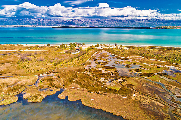 포토 JPG 해외이미지 식물 구름 유럽 모래 바다 섬 자연 조류 하늘 산 안테나 풍경 해변 사람없음 물 파란색 모래사장 여행객 마을 바위 연못 만 역사 습지 지중해 타운 크로아티아 다도해 달마시안 채널 터키석 해외202004 해외포토 자연요소 동물 나라 컬러 통신 사람 돌_바위 도시 개 보석 생태계 파일형식 이미지허브