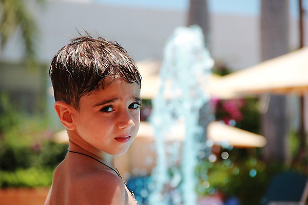 포토 JPG 해외이미지 행복 얼굴 어린이 놀이 호텔 휴가 수영장 건강 관리 한명 소년 물 파란색 맑음 젖음 흐름 신선 떨어짐 시원함 당구 분수 흥분 휴양지 분무기 스플래쉬 해외202004 해외포토 자연요소 1 남자 감정 컬러 컨셉 숙소 날씨 사람 신체부위 구기 장소 파일형식 이미지허브