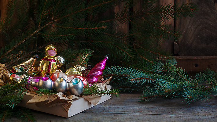 포토 JPG 해외이미지 나무 전통 계절 백그라운드 크리스마스 겨울 공 유리 휴가 전등 새해 사람없음 장식 빨간색 빛 컬러풀 장난감 장식볼 수확 종 흰색 나뭇가지 시골 축하 소나무 황금 12월 복고 상록수 전나무 구식 소비에트 옛날 해외202004 해외포토 식물 기념일 컬러 컨셉 농업 재질 조명 날짜 파일형식 이미지허브