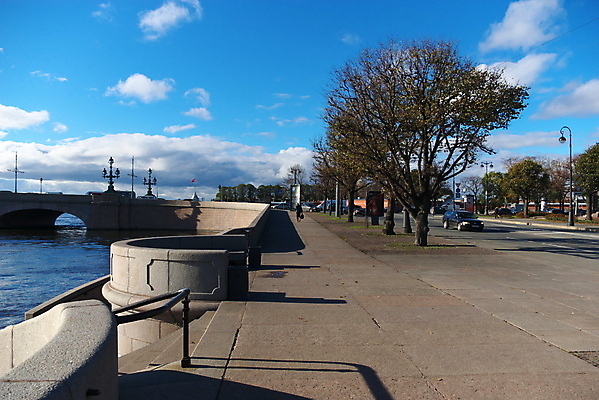 포토 JPG 해외이미지 구름 외관 여행 건축양식 하늘 풍경 사람없음 야외 가로 물 파란색 빛 강 태양 침묵 도시 보트 장면 스카이라인 해외202004 해외포토 자연요소 건축 컬러 배_교통 소리 파일형식 이미지허브