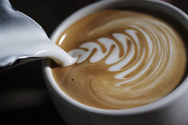 포토 JPG 해외이미지 직업 디자인 커피 음료 패턴 아침 미술 사람없음 컵 갈색 검은색 희망 이탈리아 거품 카페 우유 소용돌이 흰색 바 뜨거움 고급 아침식사 싱글 아로마 카푸치노 에스프레소 점심식사 고립 더블 라떼 카페인 해외202004 해외포토 주간 식기 감정 유럽 컬러 컨셉 무늬 문화예술 유제품 상점 식사 회오리 파일형식 이미지허브