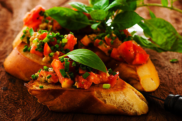 포토 JPG 해외이미지 전통 접시 음식 빵 백그라운드 다이어트 토마토 채소 유리 탁자 양파 샌드위치 건강 마늘 요리 사람없음 목재 파티 식사 저녁식사 이탈리아 샐러드 흰색 신선 맛 그릴 애피타이저 바게트 자르기 굽기 지중해 만취 카나페 올리브 바질 점심식사 브루스케타 오레가노 채식주의자 개조 해외202004 해외포토 나무 식기 열매 유럽 바다 컬러 가구 컨셉 재료 모션 재질 주방용품 서양음식 이벤트 구이 채식 술취함 파일형식 이미지허브