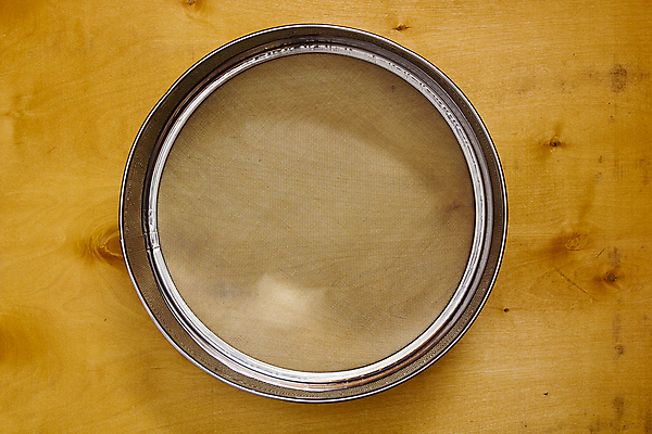 포토 JPG 해외이미지 종이 음식 가정 주방용품 요리 사람없음 목재 빛 금속 주방 기구 공구 원형 그물 은색 냄비 오브젝트 밀가루 옛날 해외202004 해외포토 도형 나무 컬러 생활용품 재료 재질 도구 솥 가루 파일형식 이미지허브