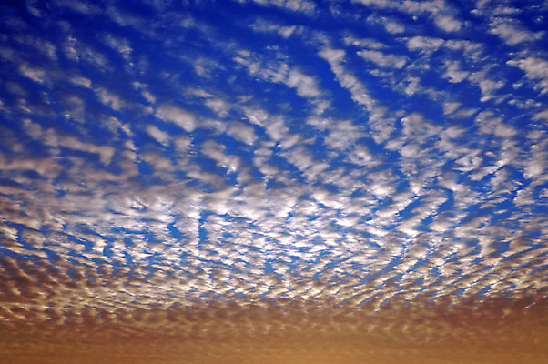 포토 JPG 해외이미지 구름 물결 파도 하늘색 백그라운드 패턴 자연 하늘 표면 날씨 휴식 풍경 사람없음 파란색 빛 햇빛 태양 환경 침묵 흰색 질감 웨이브 장면 흐림 수평선 해외202004 해외포토 자연요소 바다 컬러 컨셉 무늬 소리 생태계 파일형식 이미지허브