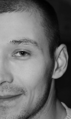 포토 JPG 해외이미지 백인 학생 시선 남자 얼굴 피곤 한명 사람 검은색 어둠 결심 눈썹 연습 귀 노려봄 해외202004 해외포토 서양인 1 컬러 컨셉 표정 신체부위 파일형식 이미지허브