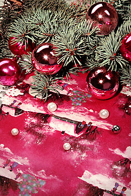 포토 JPG 해외이미지 나무 전통 계절 백그라운드 크리스마스 겨울 공 유리 휴가 새로움 새해 기념 사람없음 장식 빨간색 빛 축제 흰색 나뭇가지 축하 12월 자르기 연도 구슬 오브젝트 전나무 거짓말 구성 노엘 해외202004 해외포토 식물 기념일 컬러 컨셉 모션 재질 날짜 파일형식 이미지허브