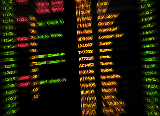 포토 JPG 해외이미지 여행 비즈니스 교통시설 모션 휴가 비행기 광고판 항해 사람없음 스크린 검은색 정보 시간 기다림 시간표 공항 방향 도착 사인 출발 대문 전자 승객 지연 대패 떠남 블러 터미널 목차 해외202004 해외포토 컬러 교통 컨셉 배_교통 항공교통 대중교통 알림판 문 계획 시설 판 파일형식 이미지허브