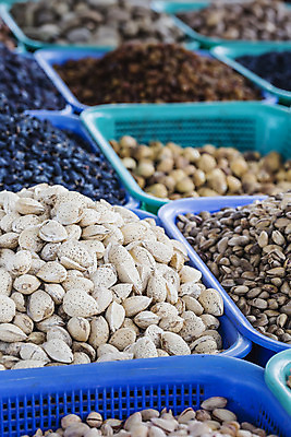 포토 JPG 해외이미지 전통 아시아 문화 음식 오렌지 재료 거리 건조 건강 종류 요리 동양인 사람없음 컬러풀 갈색 판매 세일 상점 견과류 시장 선택 중앙 달콤 농부 허브 향신료 무역 매움 날것 호두 아몬드 동쪽 칠면조 건포도 이국적 채식주의자 개암 키르기스스탄 해외202004 튀르키예 해외포토 식물 직업 열매 나라 산업 컬러 컨셉 과일 조류 포도 인종 맛 방향 채식 건과일 중앙아시아 향미료 파일형식 이미지허브