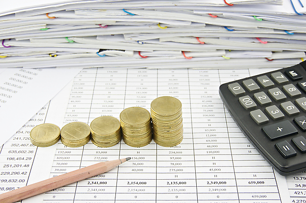 포토 JPG 해외이미지 종이 비즈니스 성공 설계 사람없음 연필 쌓기 동전 자료 계산기 흰색 업무 황금 인쇄 보고서 문서 영수증 시트 계좌 옛날 해외202004 해외포토 컬러 컨셉 돈 모션 문구용품 학용품 금융 필기구 장비 작업 파일형식 이미지허브