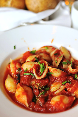 포토 JPG 해외이미지 접시 음식 토마토 재료 파스타 건강 요리 사람없음 식당 식사 이탈리아 흰색 면 메뉴 토핑 서쪽 채식주의자 해외202004 해외포토 식기 유럽 컬러 채소 서양음식 상점 방향 채식 파일형식 이미지허브