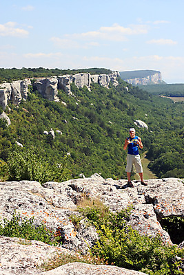 포토 JPG 해외이미지 식물 남자 여행 휴식 산 한명 경사 암초 해외202004 해외포토 1 컨셉 사람 파일형식 이미지허브