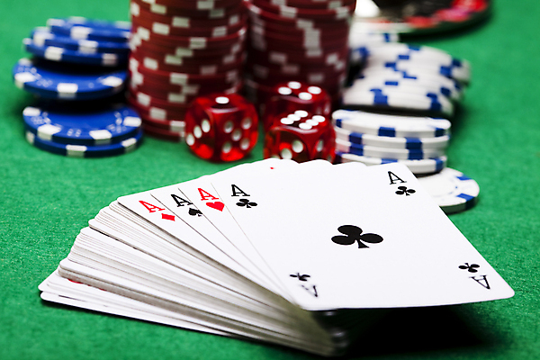 포토 JPG 해외이미지 실내 사람없음 트럼프 포커칩 도박 카지노 주사위 겜블 초록배경 해외202004 해외포토 백그라운드 내부 초록색 놀이용품 포커 파일형식 이미지허브