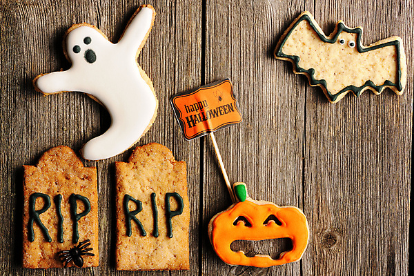 포토 JPG 해외이미지 백그라운드 탁자 디저트 사람없음 장식 쿠키 할로윈 달콤 유령 비석 박쥐 잭오랜턴 핸드메이드 나무배경 해외202004 해외포토 음식 가구 포유류 맛 파일형식 이미지허브