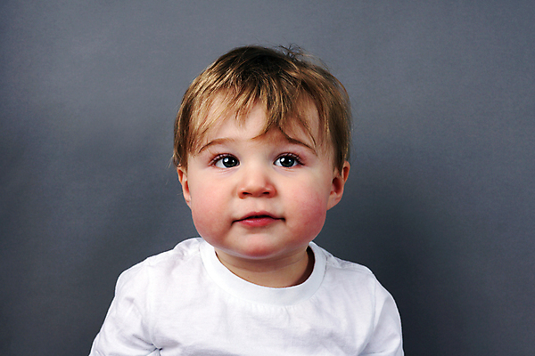 포토 JPG 해외이미지 백인 응시 남자 행복 감정 얼굴 어린이 장난 건강 사랑 한명 사람 소년 금발 회색 올려보기 성장 흰색 표현 원형 달콤 개발 걸음마 해외202004 해외포토 도형 서양인 1 헤어스타일 시선 컬러 모션 신체부위 맛 파일형식 이미지허브