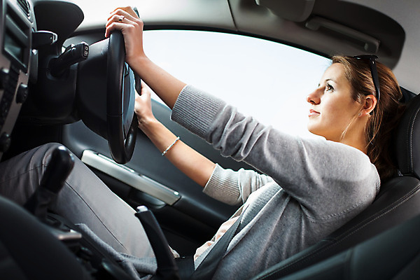 포토 JPG 해외이미지 백인 1 라이프스타일 응시 여자 행복 도로 무기 여행 의자 비즈니스 창문 교통시설 자동차 새로움 실내 한명 안전 사람 앉기 20대 성인 거울 운전 벨트 바퀴 운전사 야간 속도 모터 방식 해외202004 해외포토 자연요소 서양인 직업 시선 잡화 감정 길 육상교통 가구 교통 컨셉 모션 청년 내부 생활 시설 파일형식 이미지허브