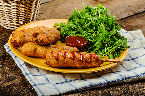 포토 JPG 해외이미지 접시 실내 사람없음 샐러드 케첩 종지 핫도그 루꼴라 맛있는 나무배경 해외202004 해외포토 그릇 식기 음식 백그라운드 채소 패스트푸드 내부 소스_음식 파일형식 이미지허브